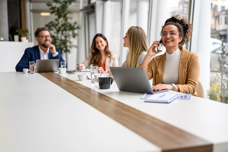 Alexandra Schötz – Trainingschampion – Glückliche Menschen im Büro